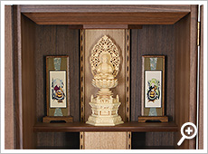 須弥壇：仏像と掛け軸