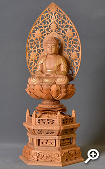 白檀 座釈迦如来像 金泥書 唐草光背・六角台座 フォトギャラリー