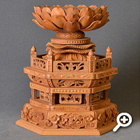 白檀 座釈迦如来像 金泥書 唐草光背・六角台座 フォトギャラリー