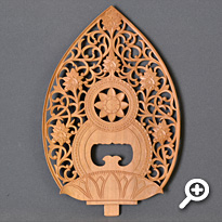 白檀 座釈迦如来像 金泥書 唐草光背・六角台座 フォトギャラリー