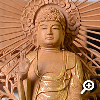 白檀 西立弥陀如来像  金泥書 放射光背・六角台座 フォトギャラリー