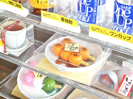 東大阪店 お参り小物も充実に取り揃え！ 店内写真02